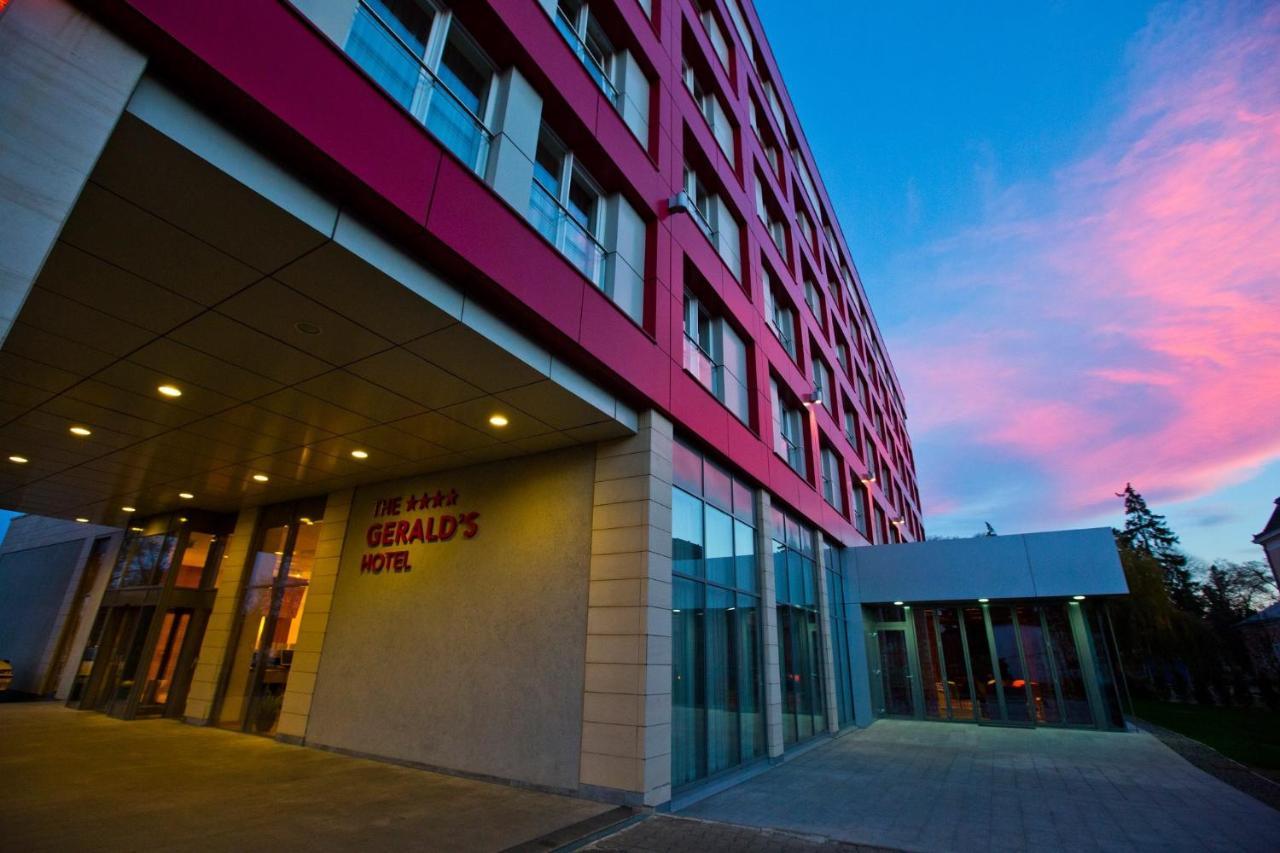 The Gerald'S Hotel Rădăuţi Dış mekan fotoğraf