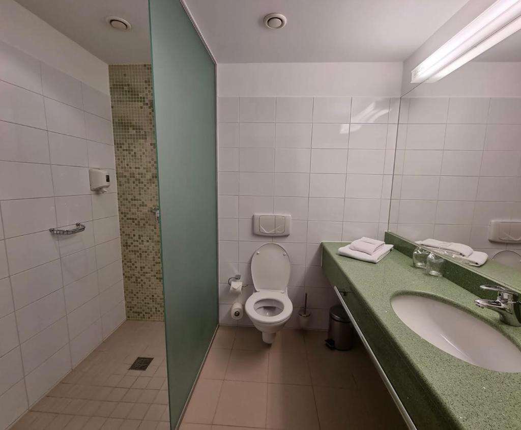 The Gerald'S Hotel Rădăuţi Dış mekan fotoğraf