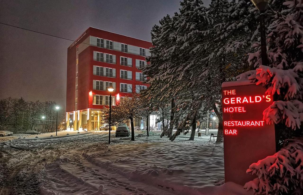 The Gerald'S Hotel Rădăuţi Dış mekan fotoğraf
