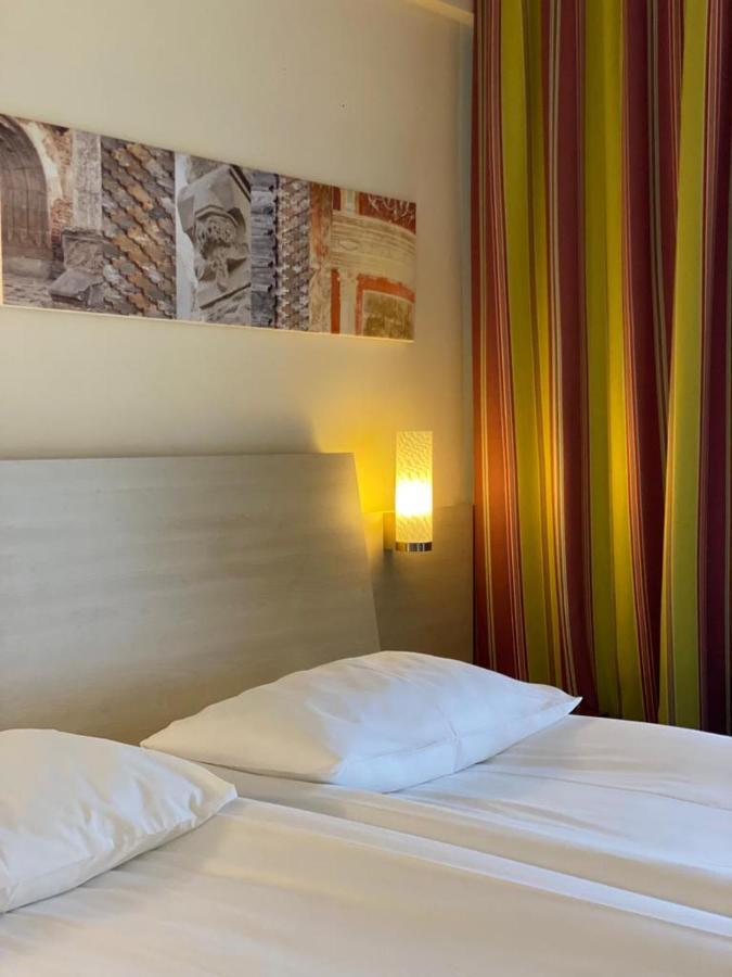 The Gerald'S Hotel Rădăuţi Dış mekan fotoğraf