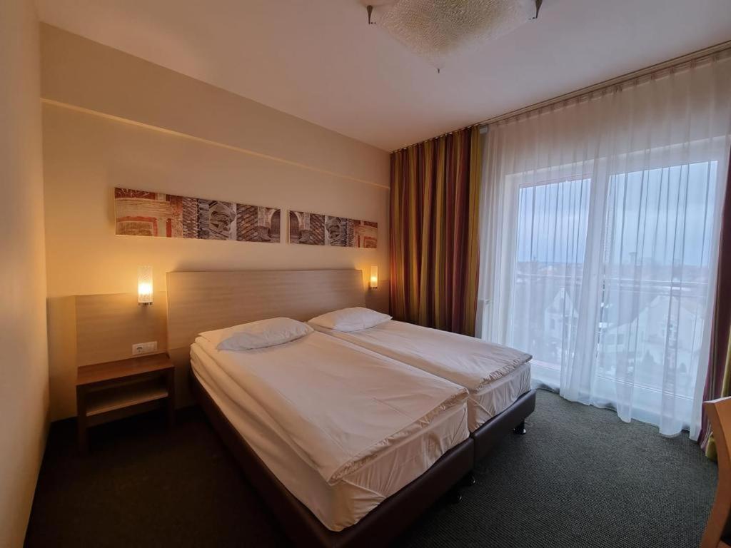 The Gerald'S Hotel Rădăuţi Dış mekan fotoğraf