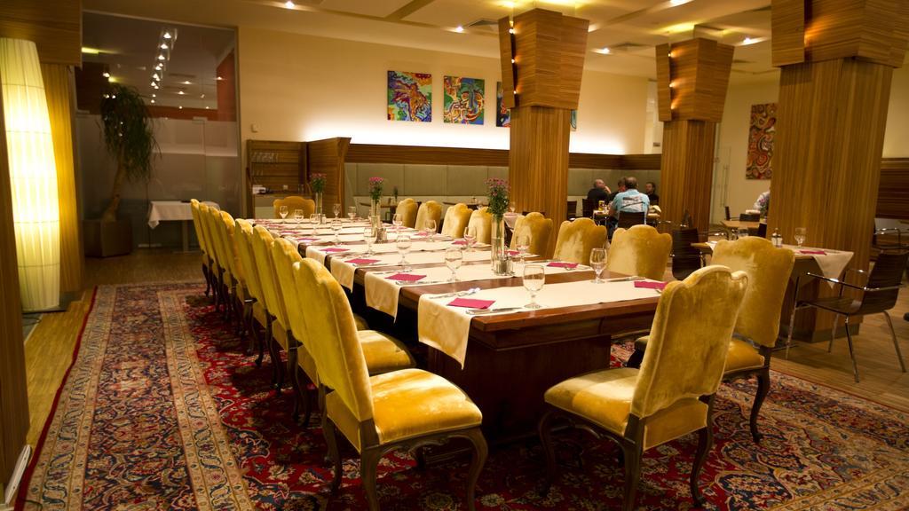 The Gerald'S Hotel Rădăuţi Dış mekan fotoğraf