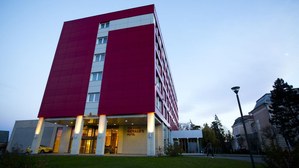 The Gerald'S Hotel Rădăuţi Dış mekan fotoğraf